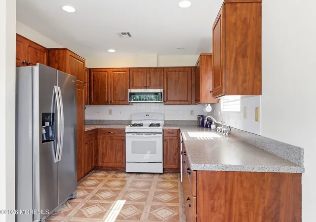 5th image of 31 Portsmouth Dr, Toms River, NJ 08757 | MLS# 22625683