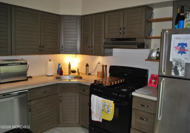 Listing Photo 4 - Condo for sale in building located at 5 Powell Ct, Hightstown, NJ 08520 - Unit #14