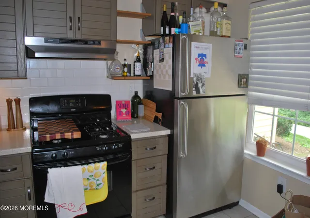 Listing Photo 5 - Condo for sale in building located at 5 Powell Ct, Hightstown, NJ 08520 - Unit #14