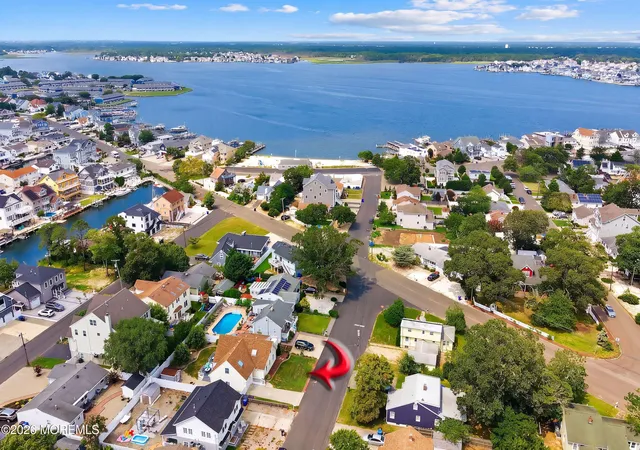 3rd image of 28 Harbor View Ln, Toms River, NJ 08753 | MLS# 22625718