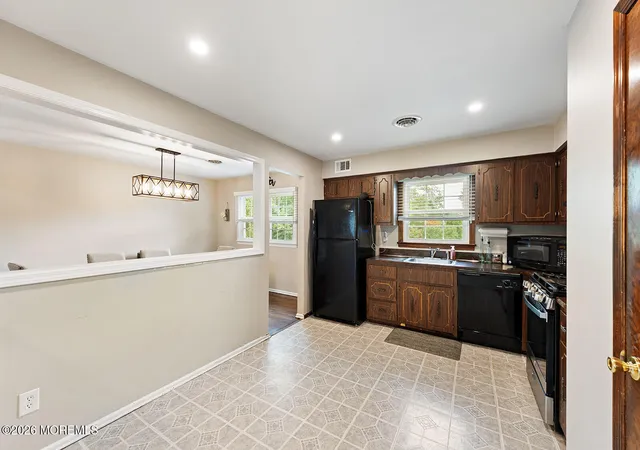 5th image of 5 Sanders Dr, Middletown, NJ 07748 | MLS# 22625787