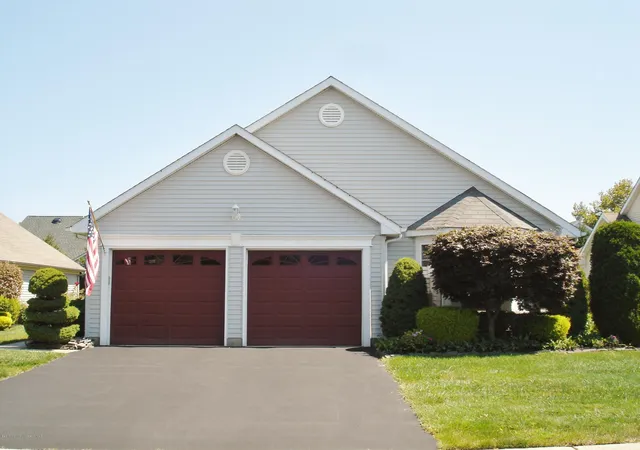 2nd image of 2555 Ridgemont Ct, Toms River, NJ 08755 | MLS# 22625809