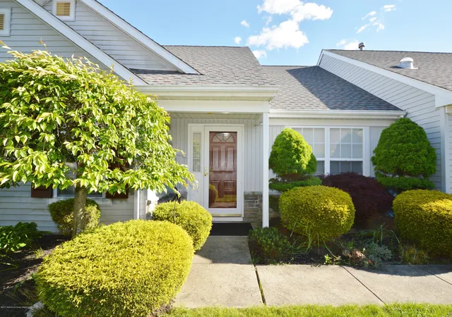 Photo 3 of Single family home for sale at 2555 Ridgemont Ct, Toms River, NJ 08755 | MLS# 22625809 | Listing updated on 2026-09-03
