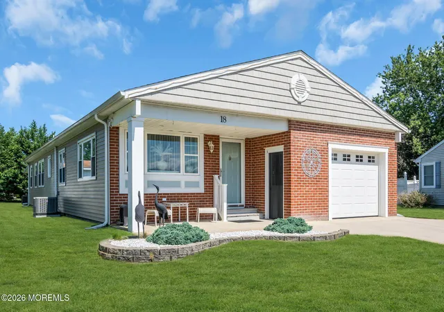 2nd image of 18 Burgess Ct, Toms River, NJ 08757 | MLS# 22625854
