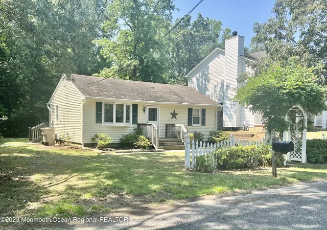 2nd image of 706 Riverside Dr, Bayville, NJ 08721 | MLS# 22625859