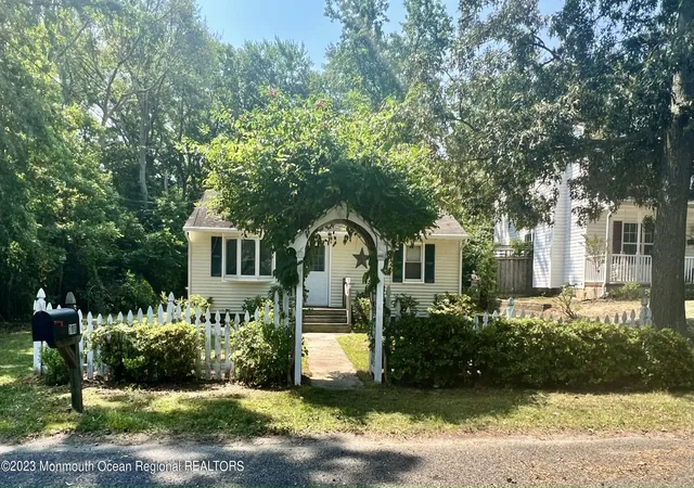 3rd image of 706 Riverside Dr, Bayville, NJ 08721 | MLS# 22625859