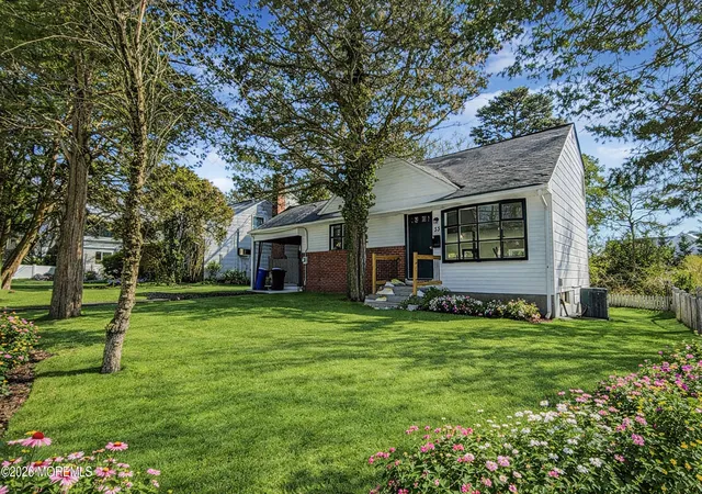 Photo 3 of Single family home for sale at 33 Green Twig Dr, Toms River, NJ 08753 | MLS# 22625997 | Listing updated on 2026-08-19