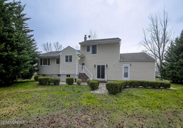 12th image of 35 Birmingham Dr, Manalapan, NJ 07726 | MLS# 22626029