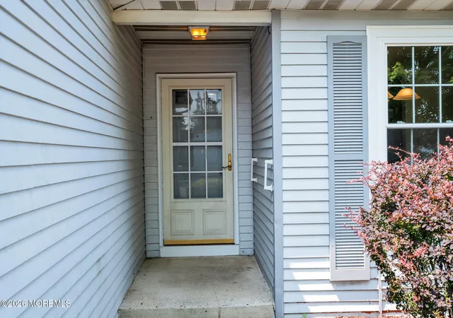 3rd image of 5 Lakeview Dr, Marlboro, NJ 07746 | MLS# 22626065