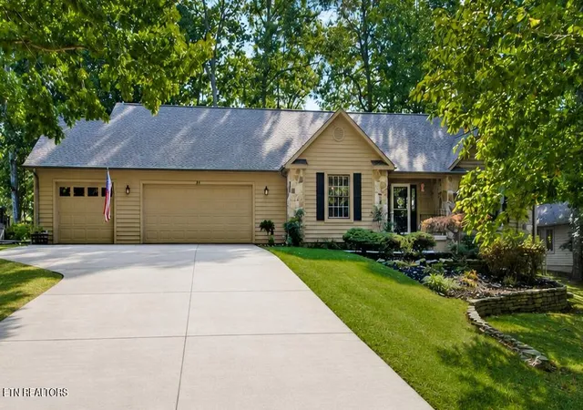 1st image of 21 Amesbury Ct, Crossville, TN 38558 | MLS# 1285800