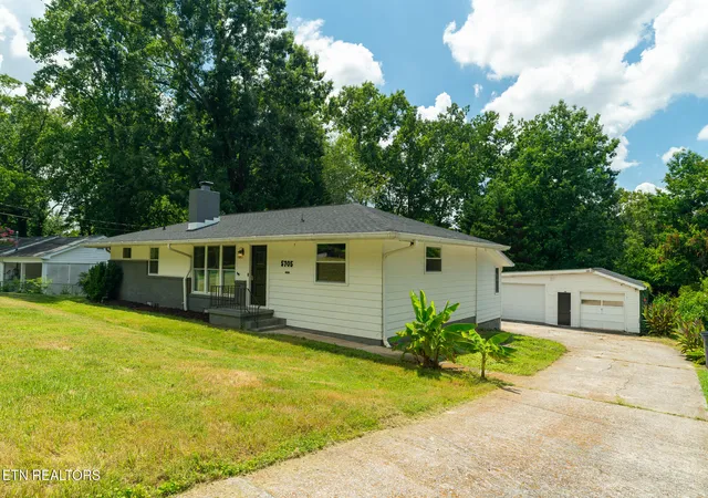 Photo 3 of Single family home for sale at 5705 Wassman Rd, Knoxville, TN 37912 | MLS# 1350981 | Listing updated on 2026-08-29