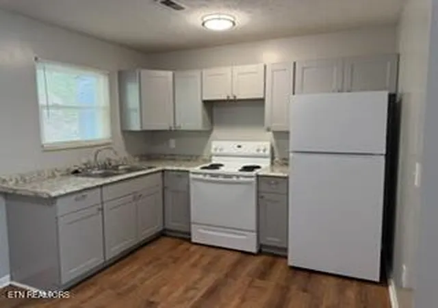 Photo 3 of Sale Pending at 721 W Casey Dr, Sevierville, TN 37862 | MLS# 1308335 | Listing updated on 2026-08-27