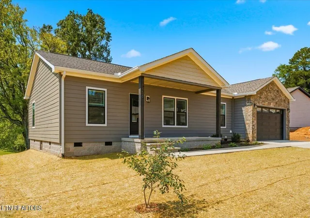 Photo 3 of Single family home for sale at 450 Federal Fry Cir, Vonore, TN 37885 | MLS# 1350370 | Listing updated on 2026-09-21