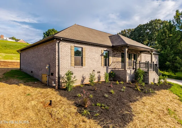 4th image of 2440 Whisper Creek Dr, Friendsville, TN 37737 | MLS# 1327597