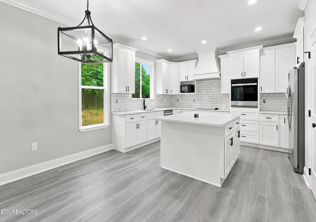 Photo 4 of Single family home for sale at 8004 Burgess Fls Ln, Knoxville, TN 37931 | MLS# 1327704 | Listing updated on 2026-09-13