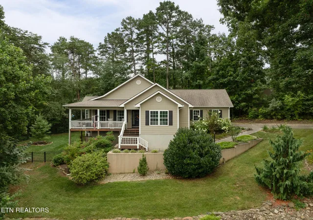 Single family home for sale at 218 Seminole Cir, Loudon, TN 37774 | MLS# 1349578