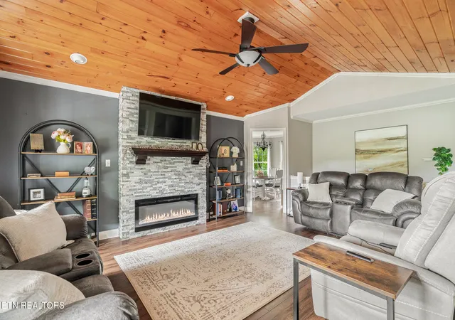 Photo 1 of Single family home for sale at 218 Seminole Cir, Loudon, TN 37774 | MLS# 1349578 | Listing updated on 2026-09-24
