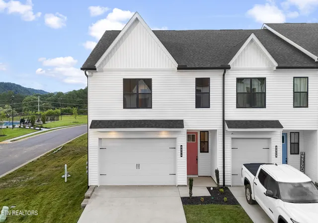 Photo 2 of Sale Pending at 8806 Chapman Tr Way, Knoxville, TN 37920 | MLS# 1328257 | Listing updated on 2026-09-30
