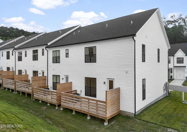 Photo 3 of Sale Pending at 8806 Chapman Tr Way, Knoxville, TN 37920 | MLS# 1328257 | Listing updated on 2026-09-30