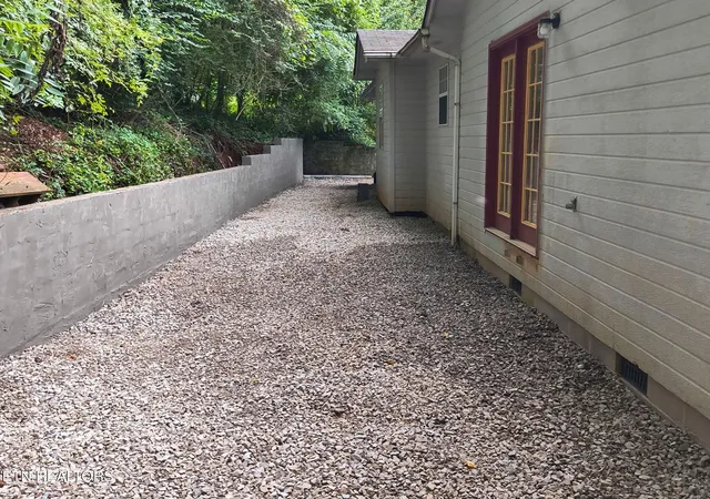 Photo 3 of Single family home for sale at 517 Bowman Bnd Rd, Harriman, TN 37748 | MLS# 1328274 | Listing updated on 2026-09-17