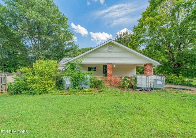 Photo 4 of Sale Pending at 231 Wright Rd, Oliver Springs, TN 37840 | MLS# 1349170 | Listing updated on 2026-09-15