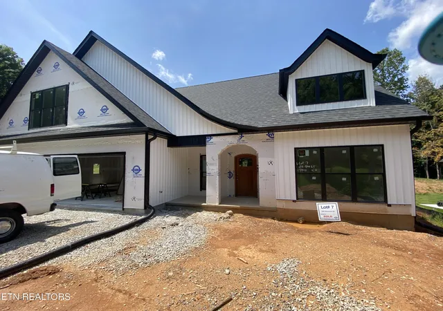Photo 3 of Sale Pending at 7943 Brownvue Rd, Knoxville, TN 37931 | MLS# 1329267 | Listing updated on 2026-08-13