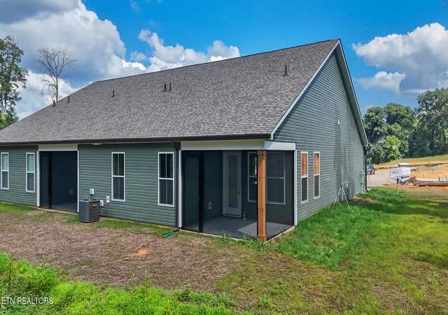 Photo 3 of Sale Pending at 125 Via St, Lenoir City, TN 37771 | MLS# 1330044 | Listing updated on 2026-09-19