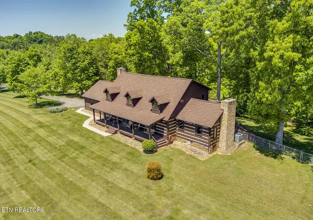 3rd image of 1902 Fain Cemetery Rd, Dandridge, TN 37725 | MLS# 1330187