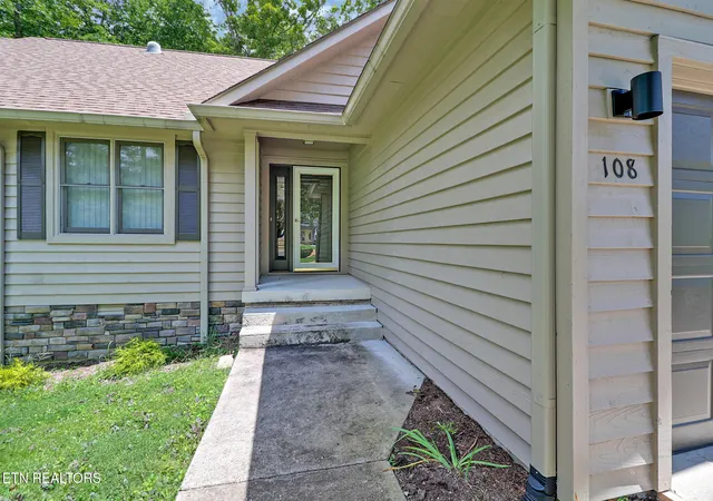 Photo 4 of Single family home for sale at 108 Kenwood Dr, Crossville, TN 38558 | MLS# 1330872 | Listing updated on 2026-08-28