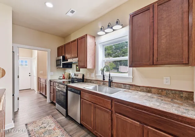 Photo 2 of Single family home for sale at 104 Marion Rd, Oak Ridge, TN 37830 | MLS# 1332661 | Listing updated on 2026-08-20