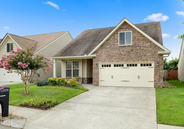 Photo 3 of Single family home for sale at 12036 Woodhollow Ln, Knoxville, TN 37932 | MLS# 1333260 | Listing updated on 2026-09-15