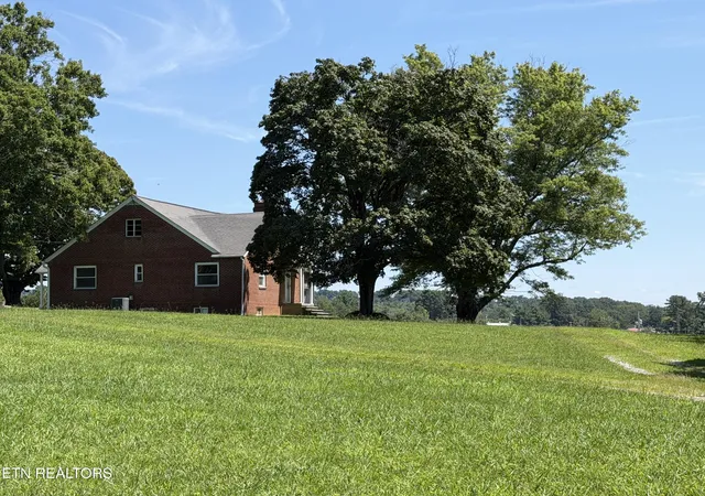 2nd image of 510 S Broad St, New Tazewell, TN 37825 | MLS# 1333934