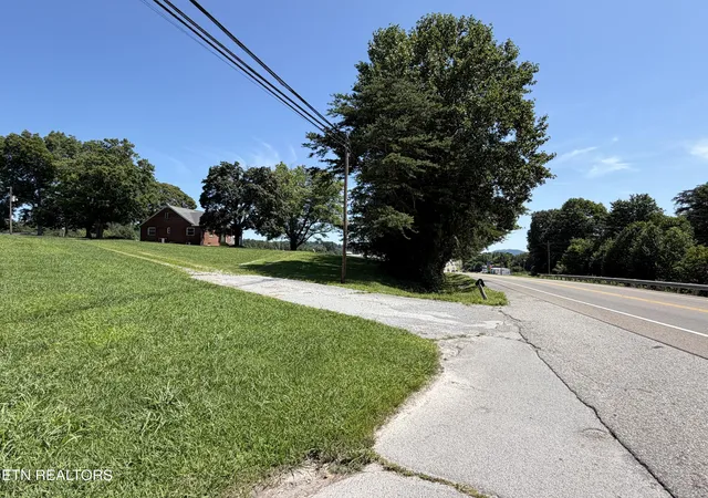 Photo 3 of Single family home for sale at 510 S Broad St, New Tazewell, TN 37825 | MLS# 1333934 | Listing updated on 2026-08-01