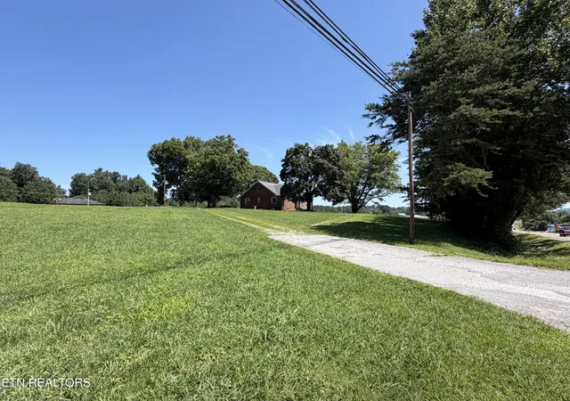 Photo 4 of Single family home for sale at 510 S Broad St, New Tazewell, TN 37825 | MLS# 1333934 | Listing updated on 2026-08-01