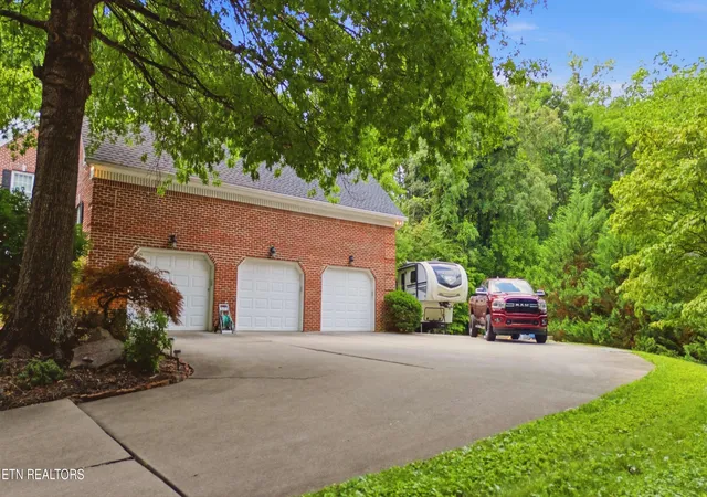 Photo 4 of Sale Pending at 6908 Tallywood Cir, Knoxville, TN 37918 | MLS# 1334862 | Listing updated on 2026-09-08