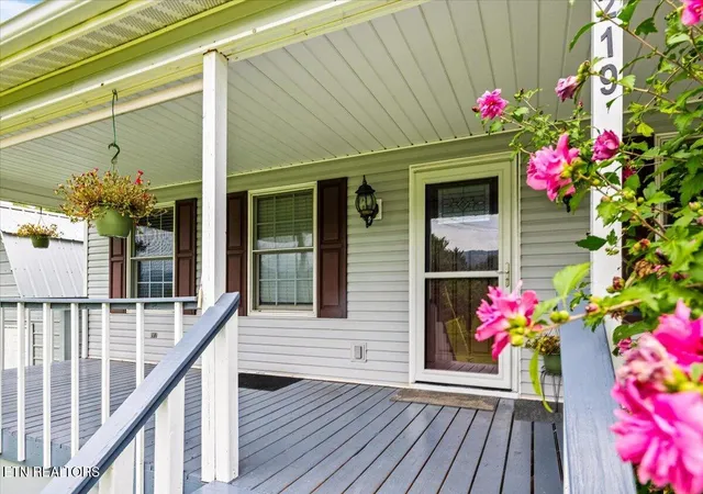 2nd image of 219 Patty Hill Rd, Caryville, TN 37714 | MLS# 1349573