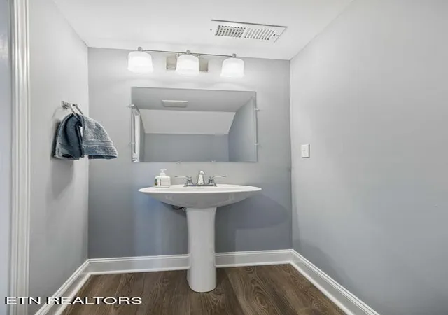 Listing Photo 5 - Condo for sale in building located at 315 Harper Vlg Wy, Lenoir City, TN 37771