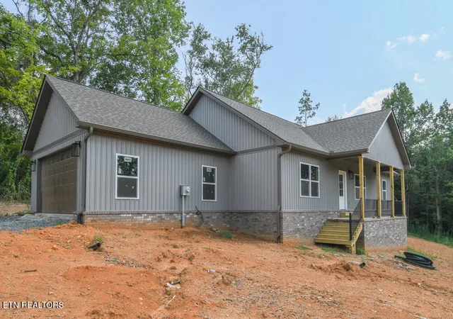 Photo 2 of Single family home for sale at 844 Pinebrooke Dr, Maryville, TN 37801 | MLS# 1337789 | Listing updated on 2026-08-31