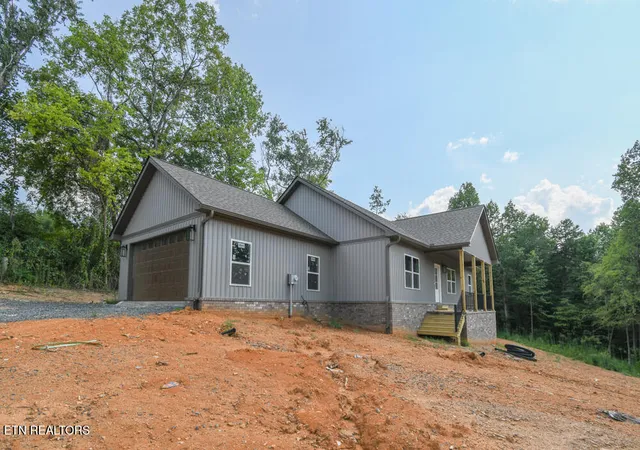 Photo 3 of Single family home for sale at 844 Pinebrooke Dr, Maryville, TN 37801 | MLS# 1337789 | Listing updated on 2026-08-31