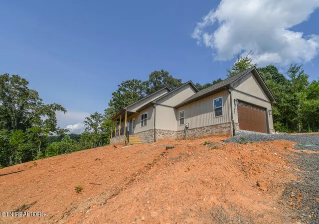 Photo 2 of Single family home for sale at 842 Pinebrooke Dr, Maryville, TN 37801 | MLS# 1337787 | Listing updated on 2026-08-31