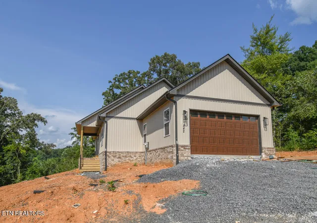 Photo 3 of Single family home for sale at 842 Pinebrooke Dr, Maryville, TN 37801 | MLS# 1337787 | Listing updated on 2026-08-31