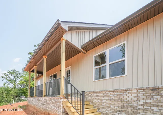Photo 4 of Single family home for sale at 842 Pinebrooke Dr, Maryville, TN 37801 | MLS# 1337787 | Listing updated on 2026-08-31