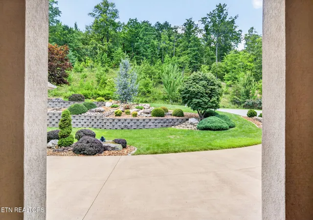 Photo 3 of Single family home for sale at 40 Vista Ter, Crossville, TN 38558 | MLS# 1338049 | Listing updated on 2026-08-05
