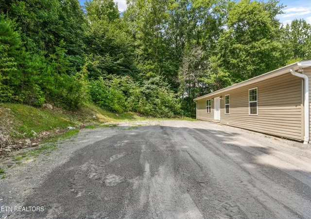 4th image of 239 Carroll Hollow Rd, Clinton, TN 37716 | MLS# 1350422