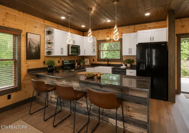 Photo 4 of Single family home for sale at 3262 Pine Peak Way, Sevierville, TN 37862 | MLS# 1342831 | Listing updated on 2026-09-11