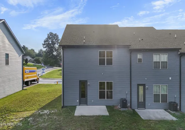 Photo 2 of Sale Pending at 1708 Bennett Village Dr, Maryville, TN 37804 | MLS# 1342398 | Listing updated on 2026-08-16