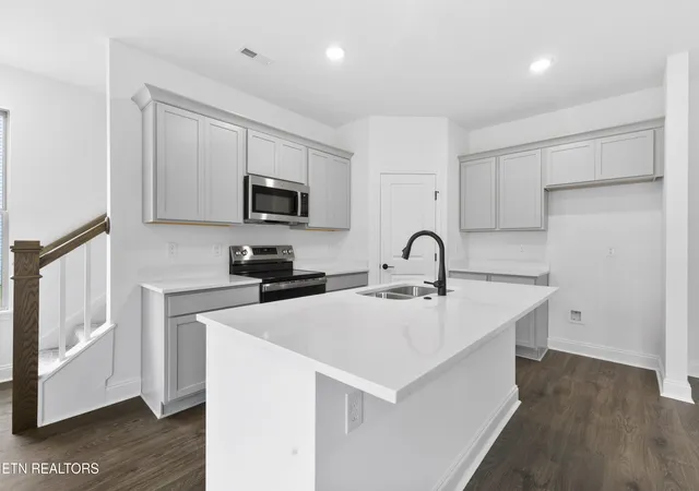 Photo 4 of Sale Pending at 1708 Bennett Village Dr, Maryville, TN 37804 | MLS# 1342398 | Listing updated on 2026-08-16