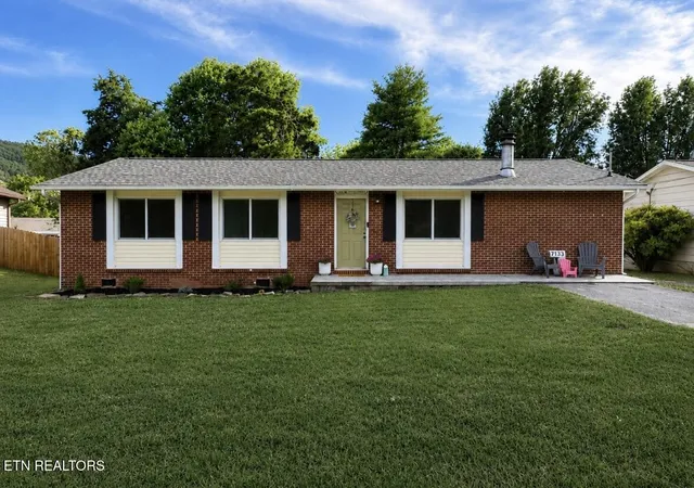 Photo 1 of Single family home for sale at 7133 Meadowbrook Cir, Knoxville, TN 37918 | MLS# 1345105 | Listing updated on 2026-09-12