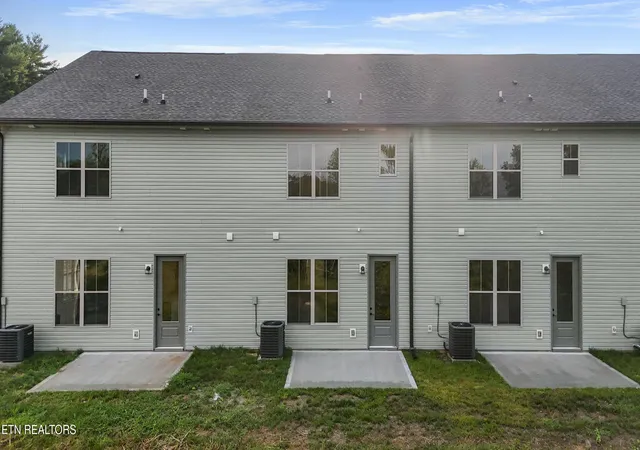 Photo 2 of Sale Pending at 1640 Bennett Village Dr, Maryville, TN 37804 | MLS# 1342764 | Listing updated on 2026-08-14