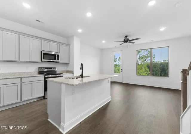 Photo 3 of Sale Pending at 1640 Bennett Village Dr, Maryville, TN 37804 | MLS# 1342764 | Listing updated on 2026-08-14